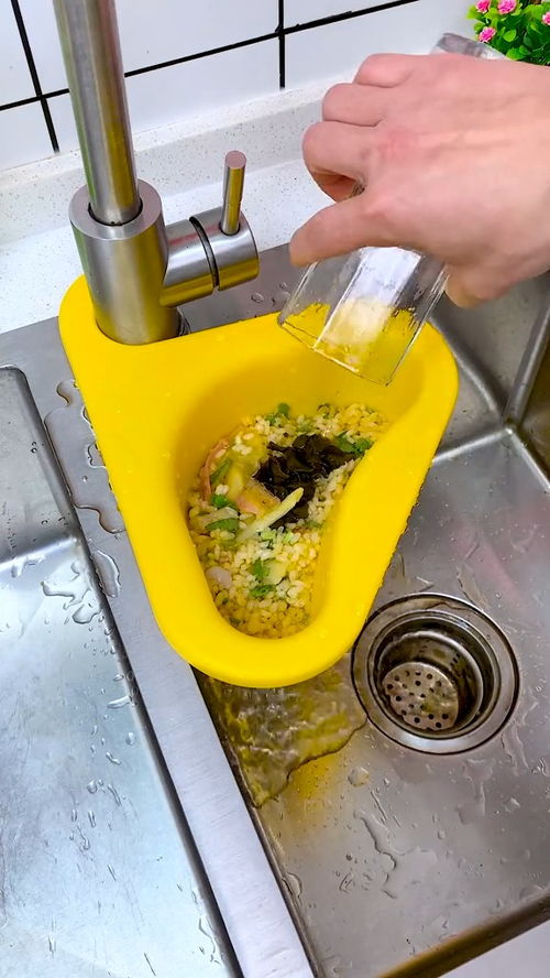 水槽中間放上這個(gè)瀝水籃,輕松解決飯菜殘?jiān)屠瞎Ｏ碌牟枞~,不臟手不堵下水槽還好清理 卡扣瀝 家用好物 好物分享 實(shí)用好物